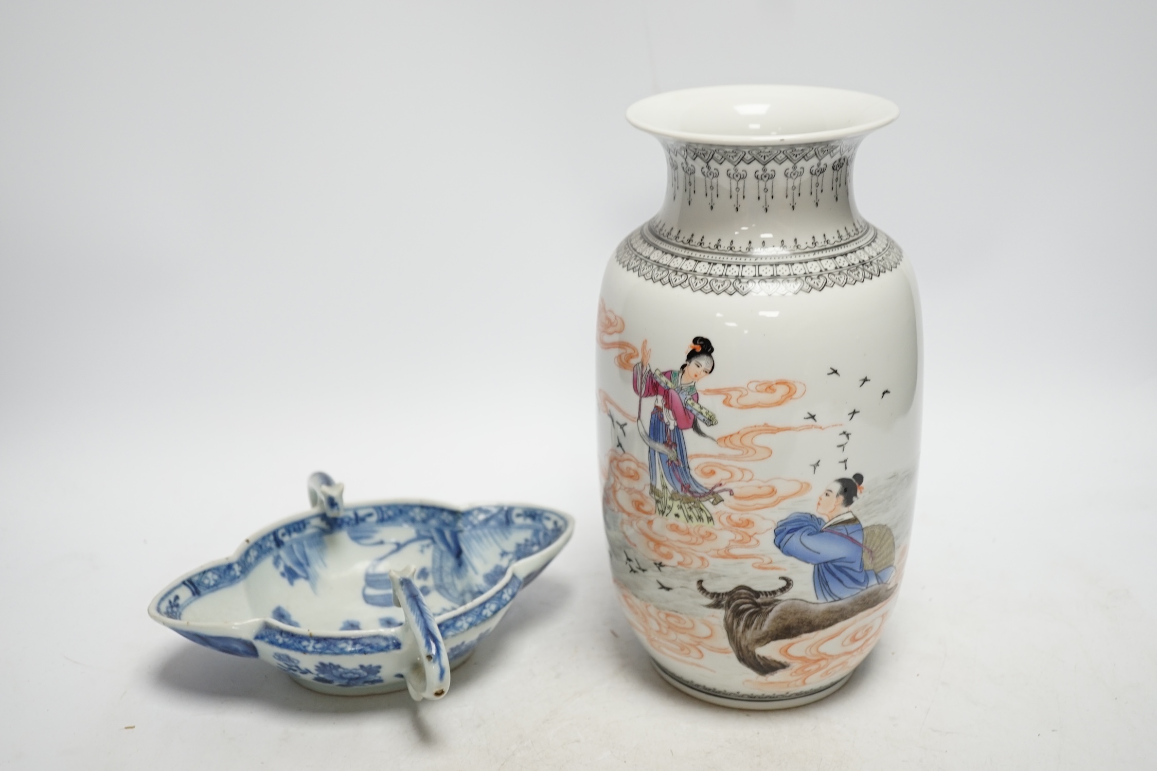 A Chinese republic era porcelain vase, 24.5cm, an 18th century Chinese export double lipped sauceboat and a pearlware sectional blue and white entrée dish (3)